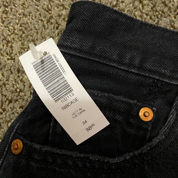 Levi’s Ribcage Short Skirt purchased from aritzia - Picture 3 of 6